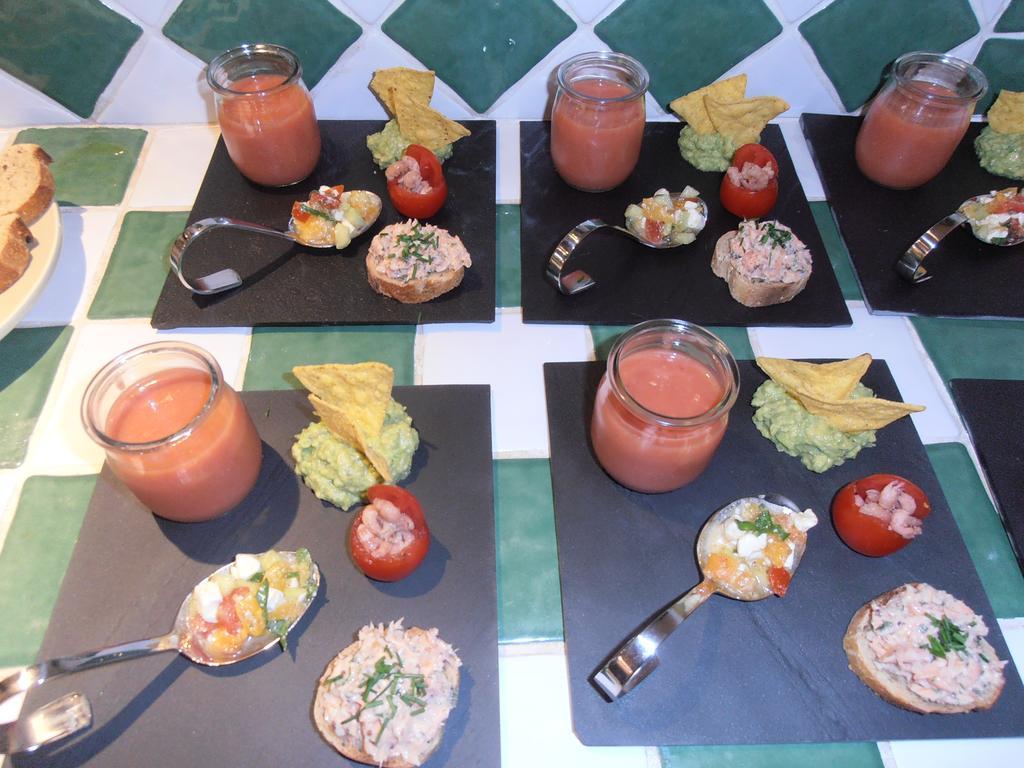 Le Seminaire Bed & Breakfast Roussas Екстериор снимка