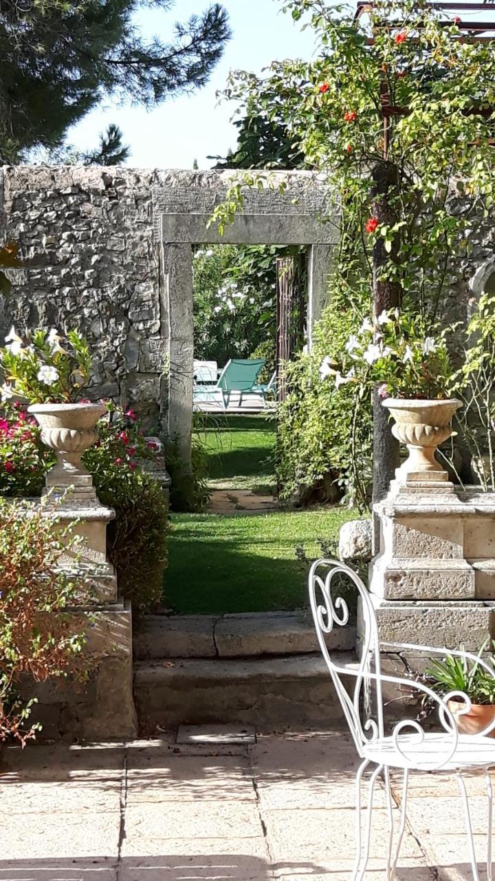 Le Seminaire Bed & Breakfast Roussas Екстериор снимка
